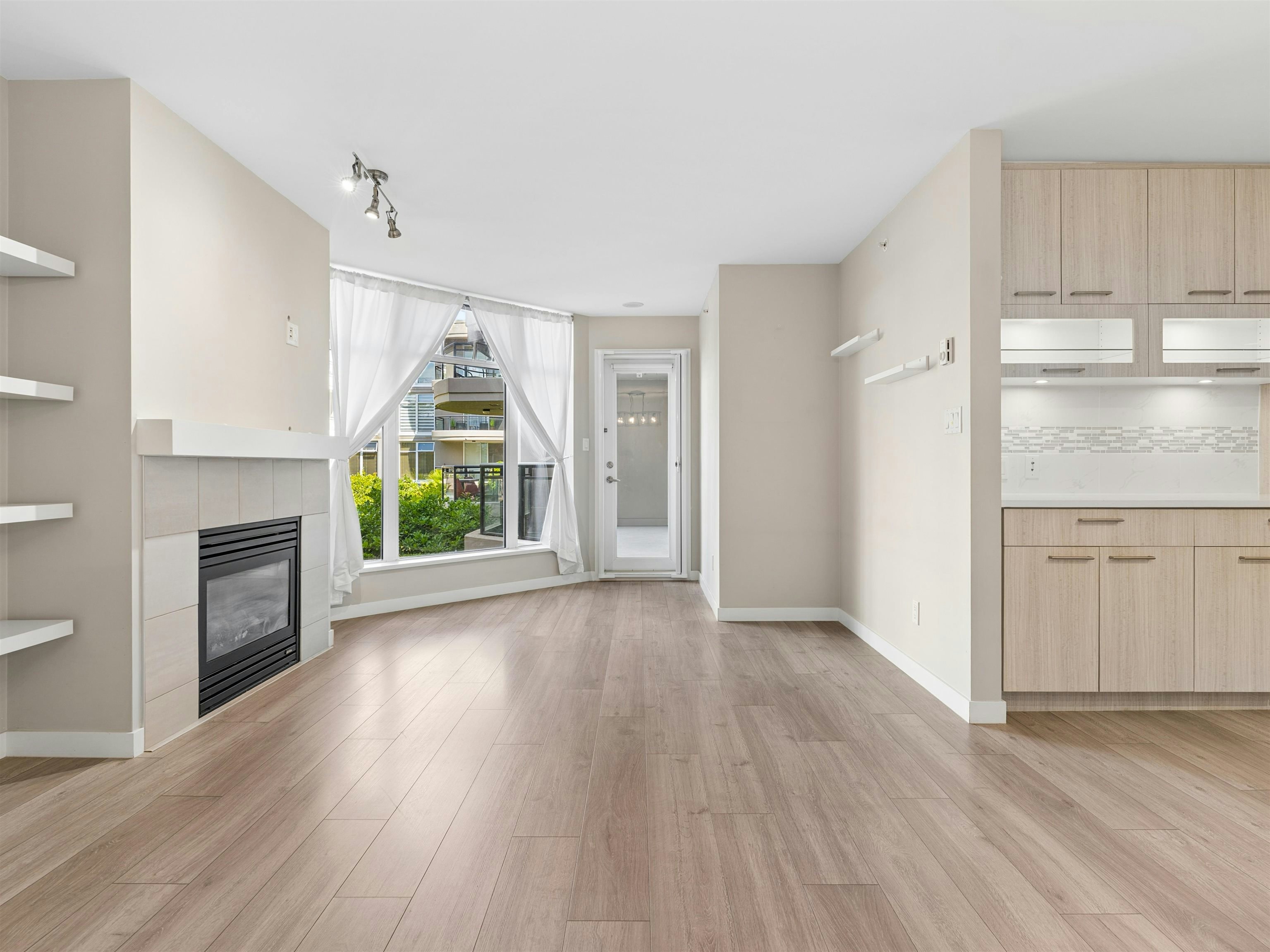 219-8480 Granville Avenue, Richmond, BC, V6Y 4E8