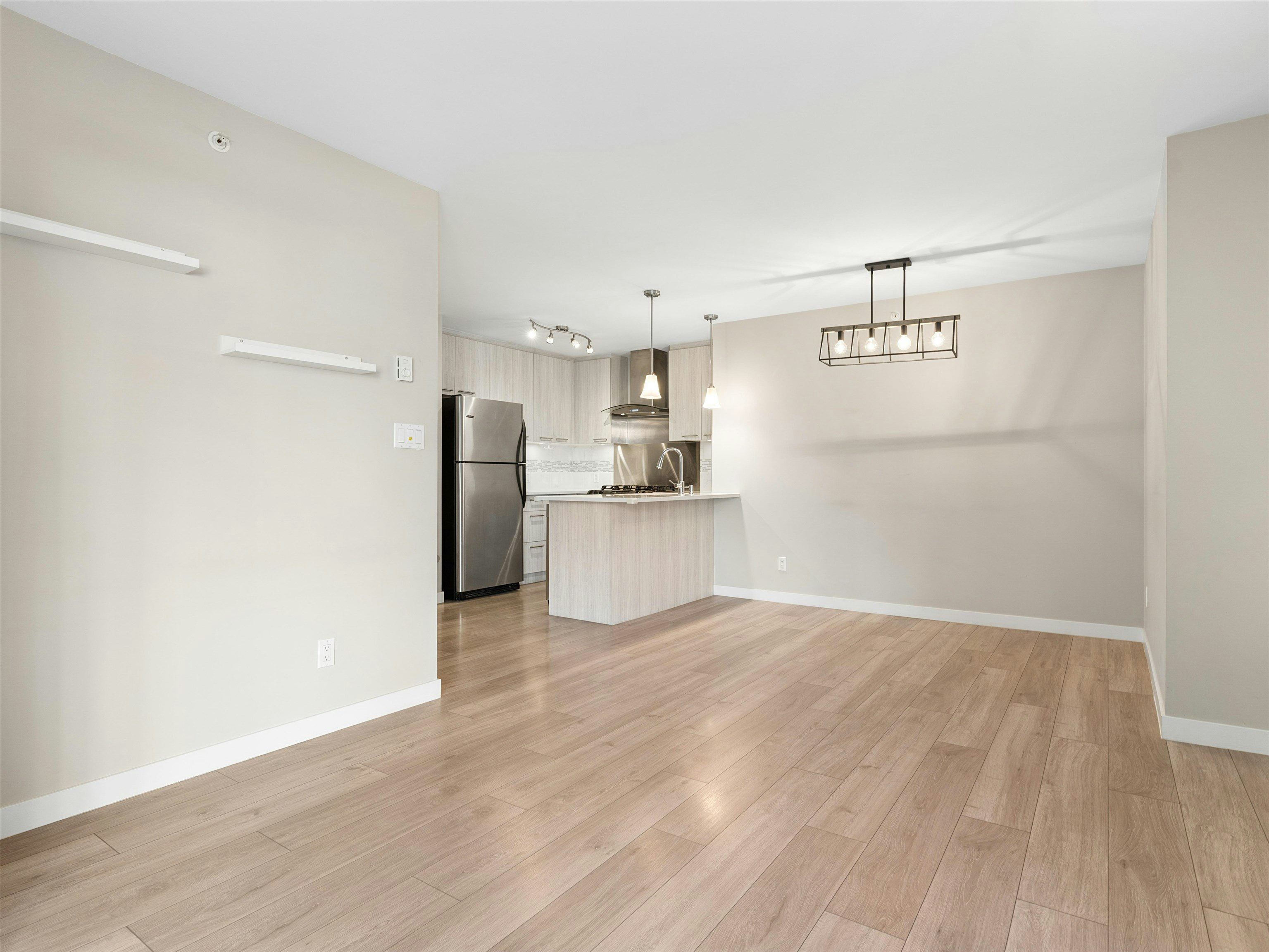 219-8480 Granville Avenue, Richmond, BC, V6Y 4E8