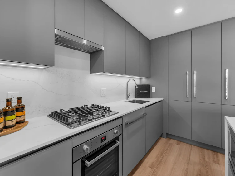 801-5593 No. 3 Road, Richmond, BC, V6X 0X6 - 3