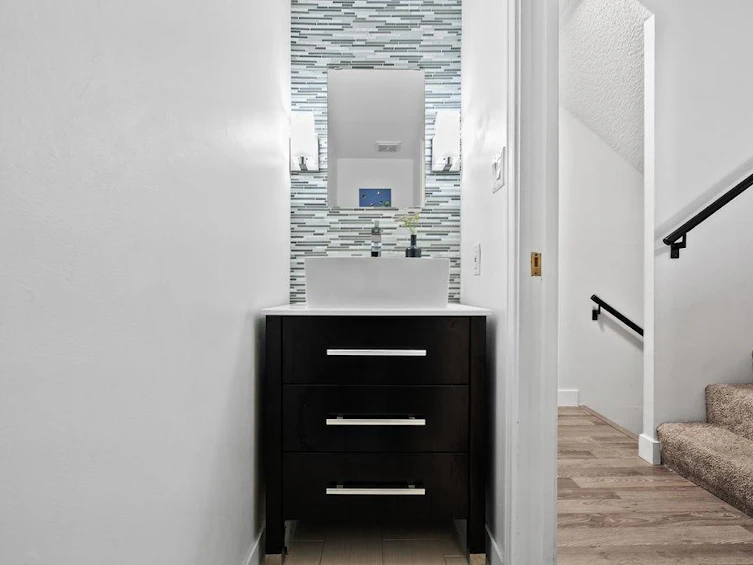 26-230 W 15th Street, North Vancouver, BC, V7M 1S2 - 26