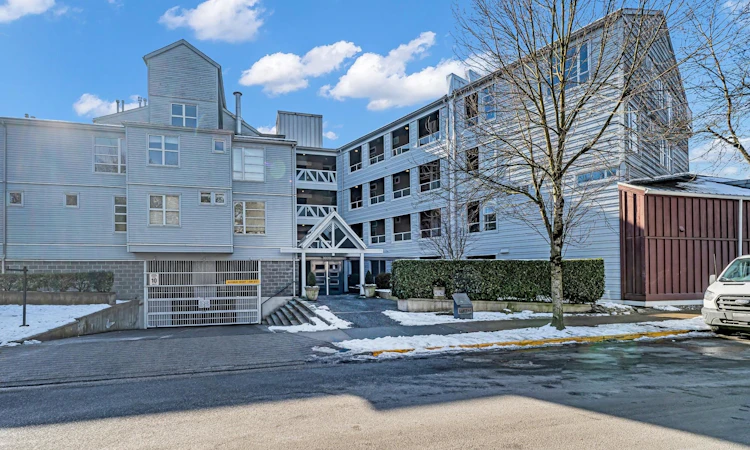 208-2020 E Kent Avenue South