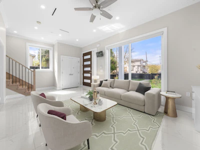 6692 Nanaimo Street - 5