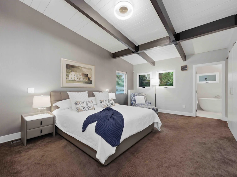 672 E St James Road, North Vancouver, BC, V7N 1L6 - 32