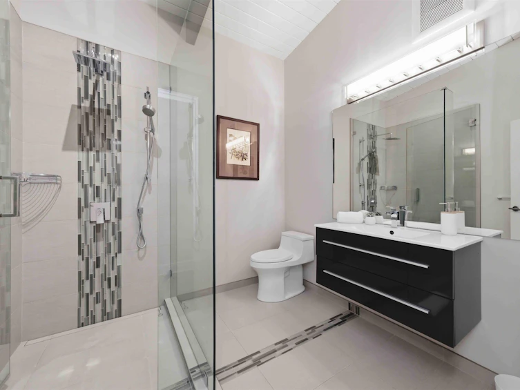 672 E St James Road, North Vancouver, BC, V7N 1L6 - 38