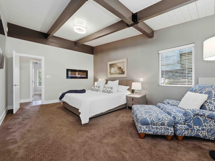 672 E St James Road, North Vancouver, BC, V7N 1L6 - 33