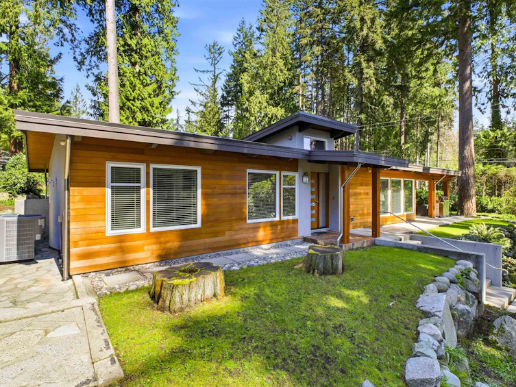 672 E St James Road, North Vancouver, BC, V7N 1L6 - 2