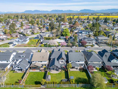 5500 52 Avenue - 2