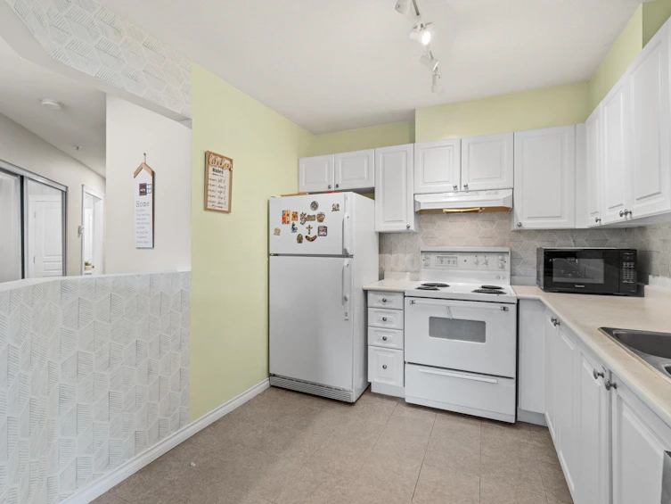 405-13955 Laurel Drive, Surrey, BC, V3T 1A8 - 12