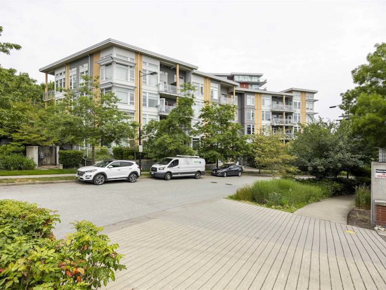 406-3263 Pierview Crescent, Vancouver, BC, V5S 0C3