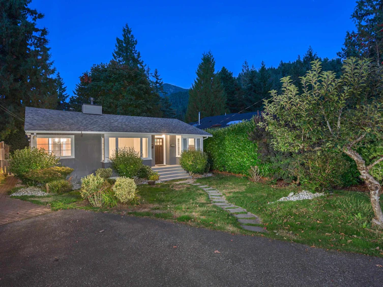 6431 Rosebery Avenue, West Vancouver, BC, V7W 2C5 - 2