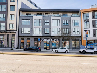 307-3050 Kingsway - 2