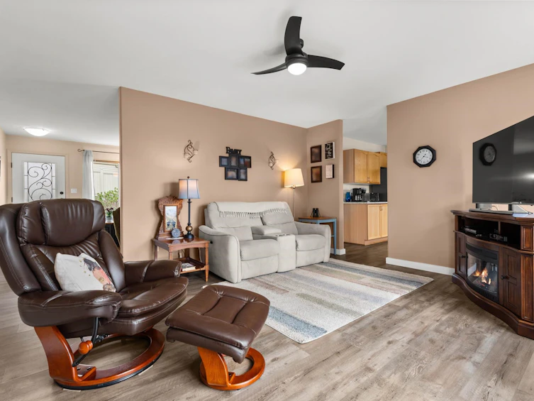 6365 Homestead Avenue, Sechelt, BC, V7Z 0M7 - 6