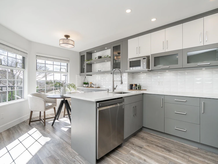 1120 Hachey Avenue, Coquitlam, BC, V3K 2H4 - 9