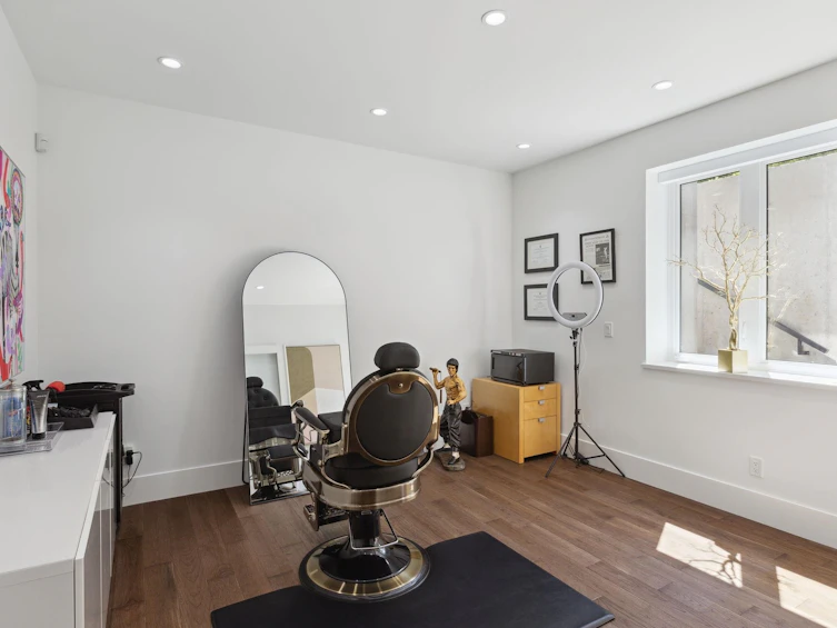 983 Tudor Avenue, North Vancouver, BC, V7R 1X6 - 31