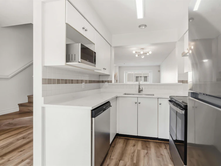 8433 Jellicoe Street, Vancouver, BC, V5S 2J4 - 8