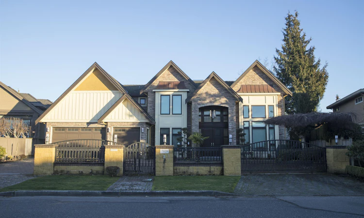 7928 Sunnyholme Crescent