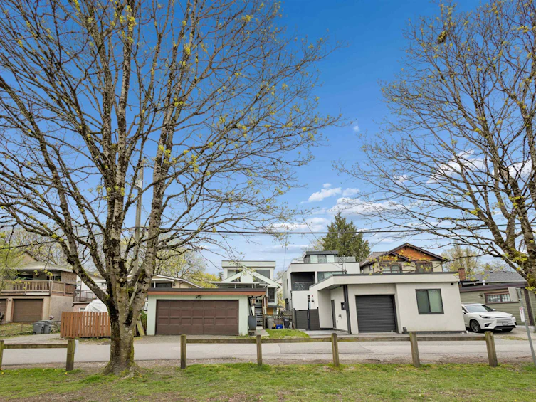 2056 E 13th Avenue, Vancouver, BC, V5N 2C4 - 21
