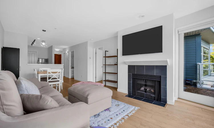 404-2575 W 4th Avenue
