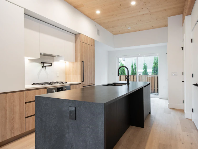4170 Columbia Street, Vancouver, BC, V5Y 2J6 - 6