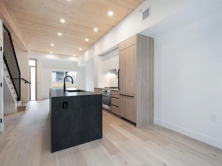4170 Columbia Street, Vancouver, BC, V5Y 2J6 - 10
