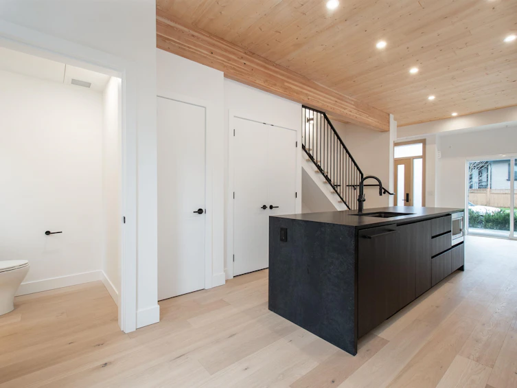 4170 Columbia Street, Vancouver, BC, V5Y 2J6 - 9