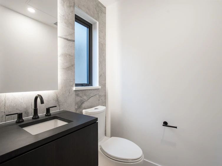 4170 Columbia Street, Vancouver, BC, V5Y 2J6 - 11