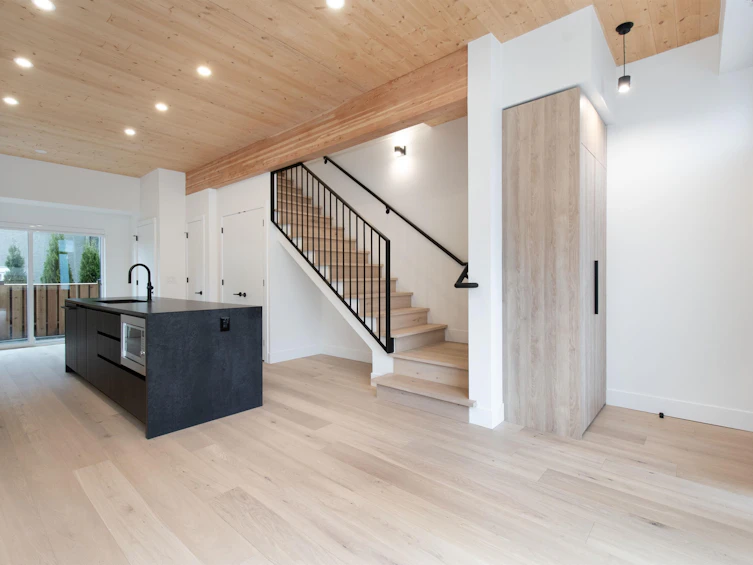 4170 Columbia Street, Vancouver, BC, V5Y 2J6 - 4