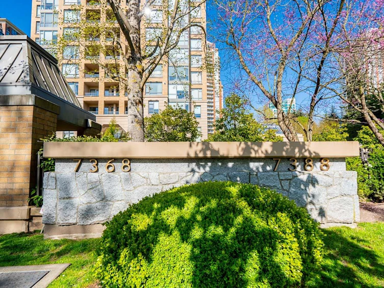 301-7368 Sandborne Avenue, Burnaby, BC, V3N 5C5 - 4