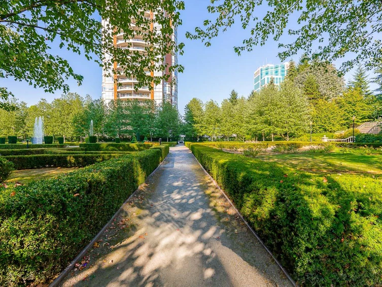 301-7368 Sandborne Avenue, Burnaby, BC, V3N 5C5 - 40