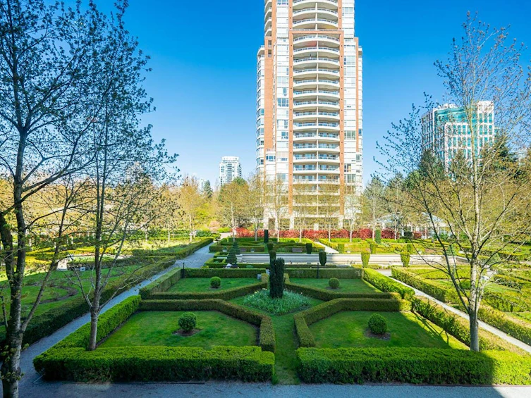301-7368 Sandborne Avenue, Burnaby, BC, V3N 5C5 - 6