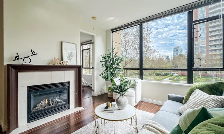 301-7368 Sandborne Avenue