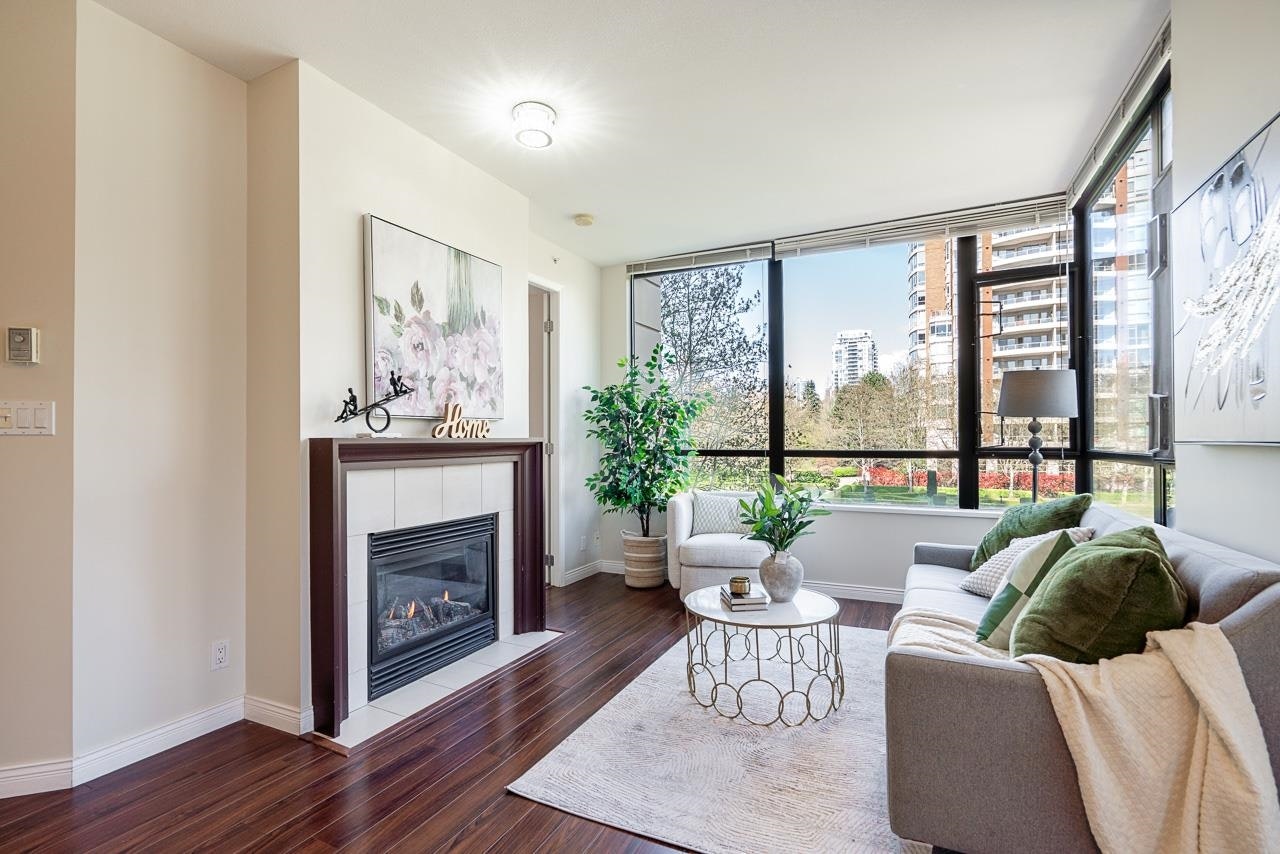 301-7368 Sandborne Avenue, Burnaby, BC, V3N 5C5 - 6