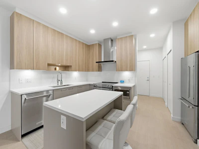 418-7588 16th Street - 3
