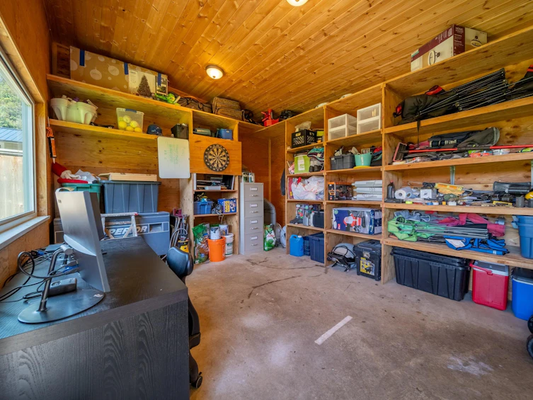 38325 Fir Street, Squamish, BC, V8B 0W8 - 38