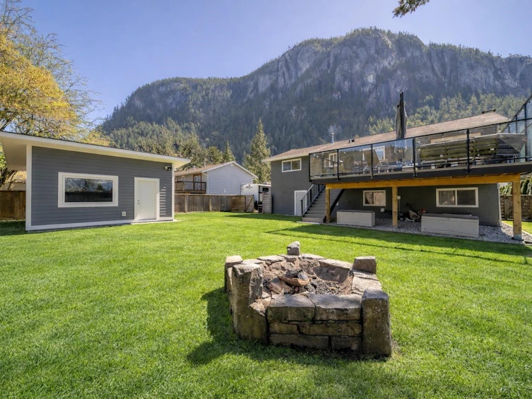 38325 Fir Street, Squamish, BC, V8B 0W8
