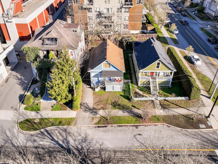 160-164 166 E 10th Street, North Vancouver, BC, V7L 2C8 - 2