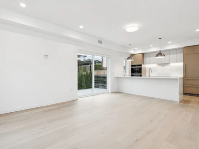 4817 Laurel Street - 3