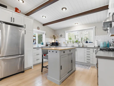 5565 Peach Road - 2