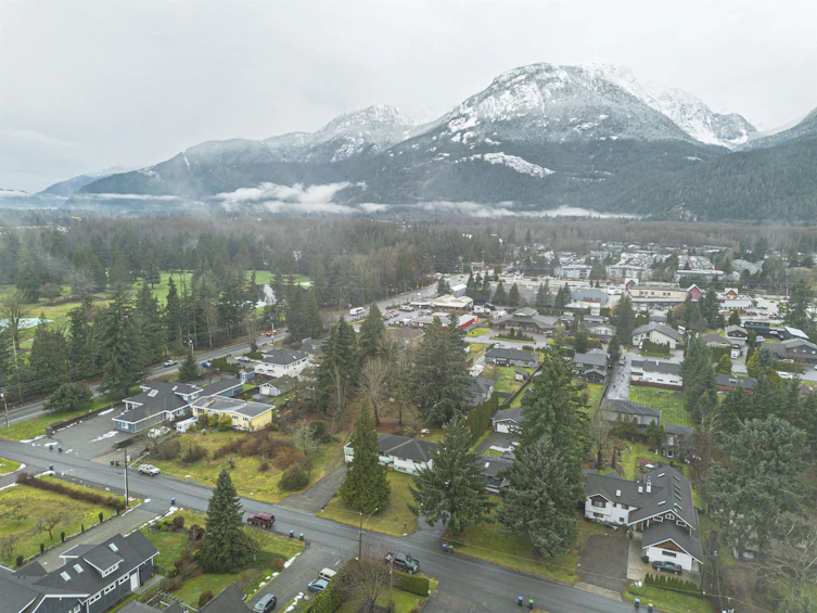 40127 Kalodon Road, Squamish, BC, V0N 1T0 - 18