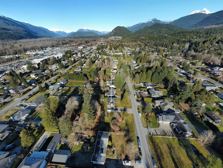 40127 Kalodon Road, Squamish, BC, V0N 1T0 - 13