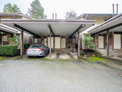 239-7447 140 Street - 3