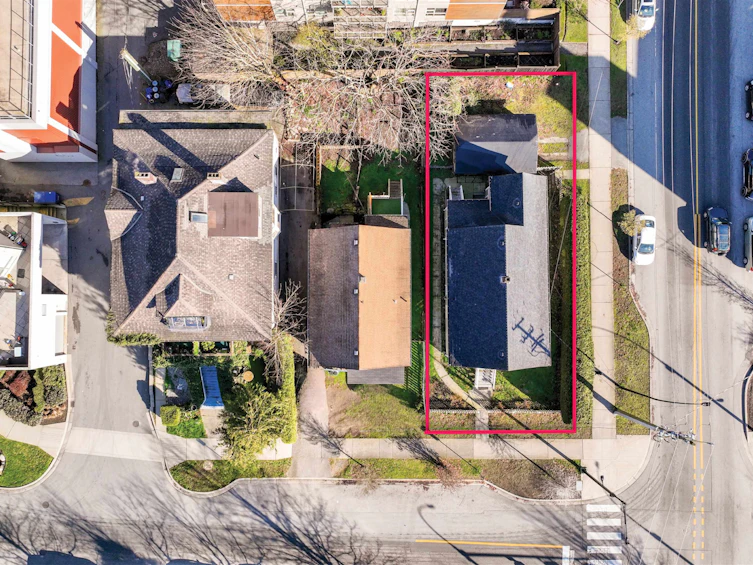 166 E 10th Street, North Vancouver, BC, V7L 2C8