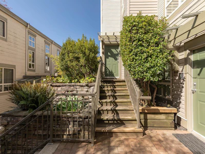 34-2375 W Broadway - 4