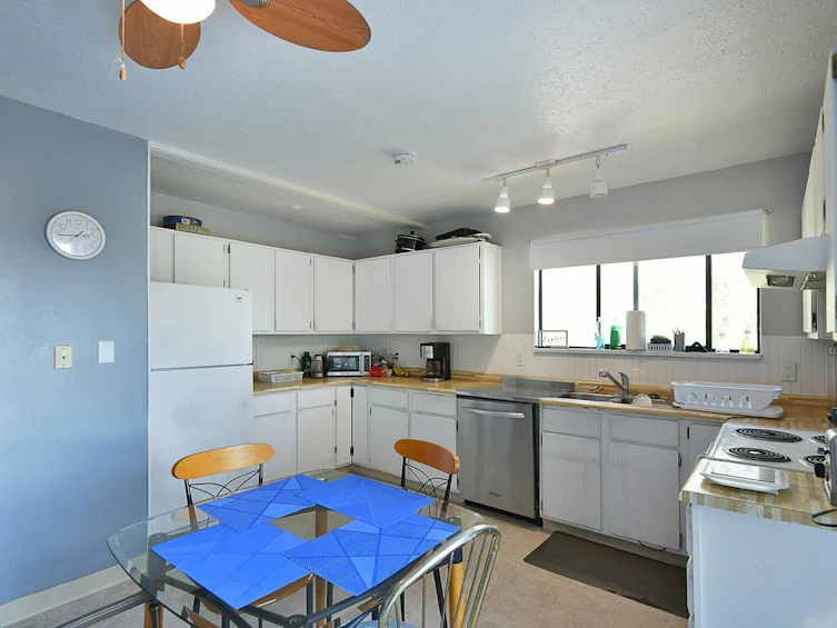 5727 Trail Avenue, Sechelt, BC, V7Z 0H8 - 9