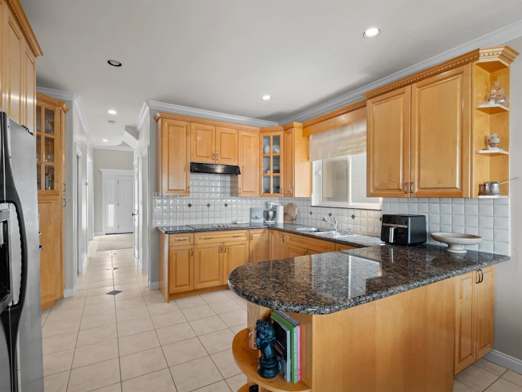 4127 Oxford Street, Burnaby, BC, V5C 1C8 - 11
