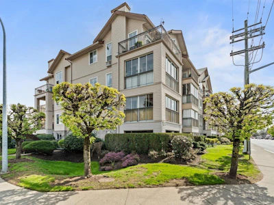 401-2772 Clearbrook Road - 3