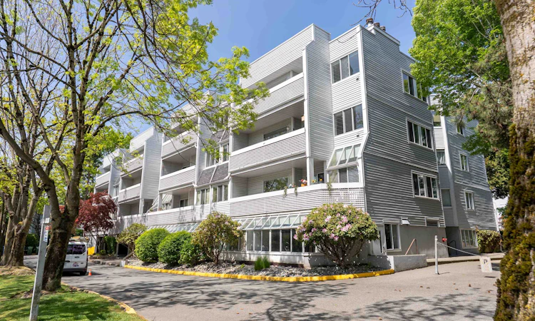 306-7431 Blundell Road