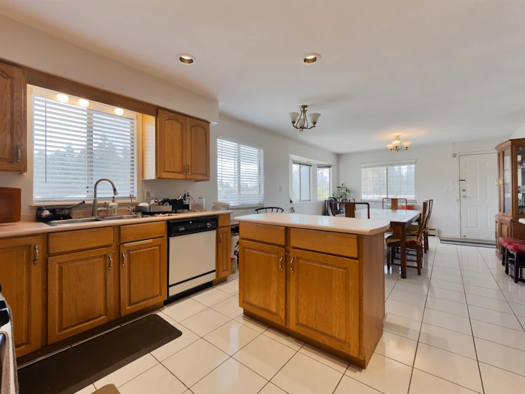 4355 Macdonald Avenue, Burnaby, BC, V5G 2Z8 - 6