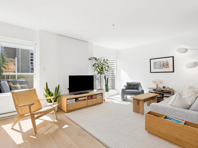2 - 265 E 8th Street, North Vancouver BC