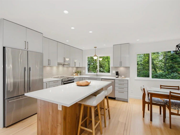 1392 Chamberlain Drive, North Vancouver, BC, V7K 1P6 - 2